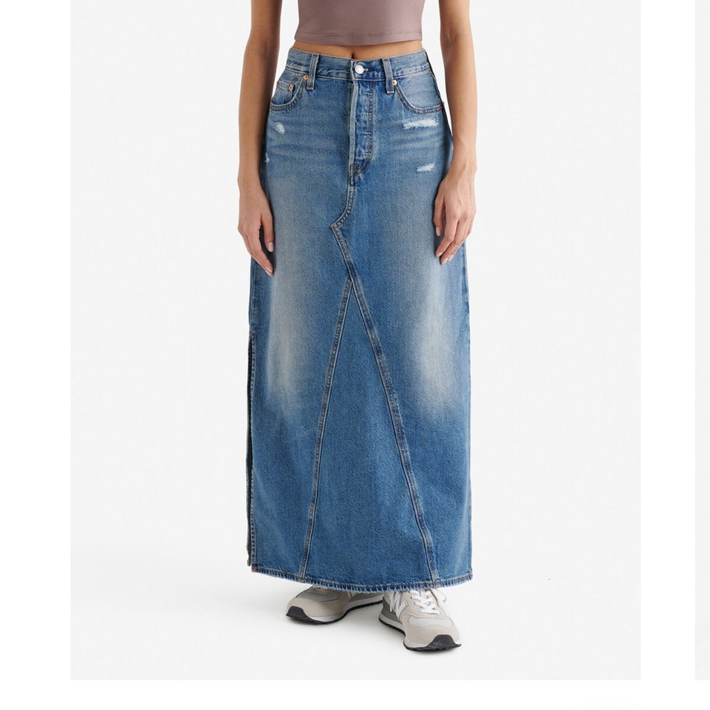 Levi’s iconic long Denim Skirt with slit, size 29, new